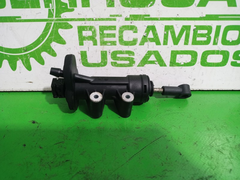 Recambio de bombin embrague para audi a6 berlina (4f2) 2.4 referencia OEM IAM 4F0721401  
