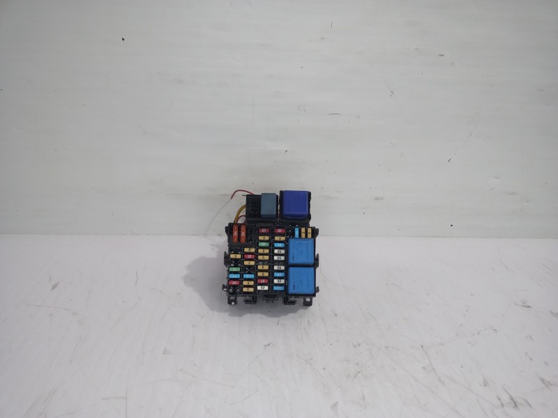 Recambio de caja reles / fusibles para renault trafic furgón l1h1 2,7t referencia OEM IAM 243503708R  