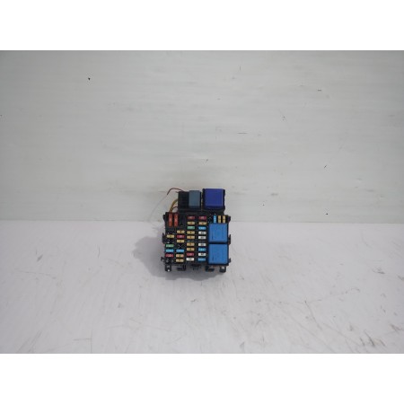 Recambio de caja reles / fusibles para renault trafic furgón l1h1 2,7t referencia OEM IAM 243503708R  