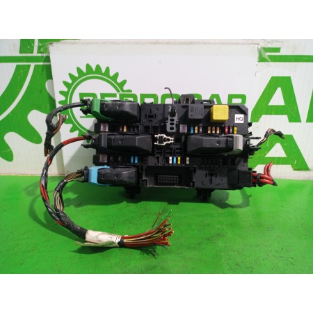 Recambio de caja reles / fusibles para opel zafira b cosmo referencia OEM IAM 13220831  