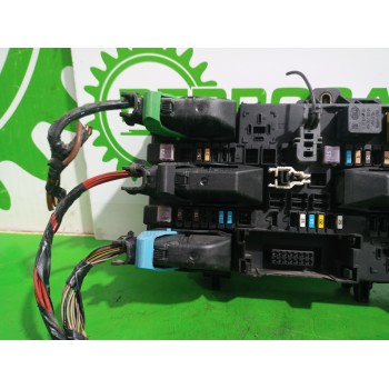 Recambio de caja reles / fusibles para opel zafira b cosmo referencia OEM IAM 13220831  