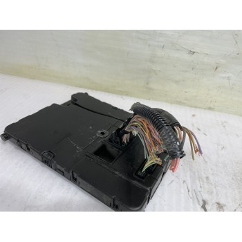 Recambio de caja reles / fusibles para renault scenic ii authentique referencia OEM IAM 8200606824  