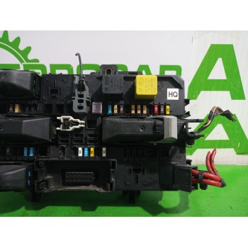Recambio de caja reles / fusibles para opel zafira b cosmo referencia OEM IAM 13220831  