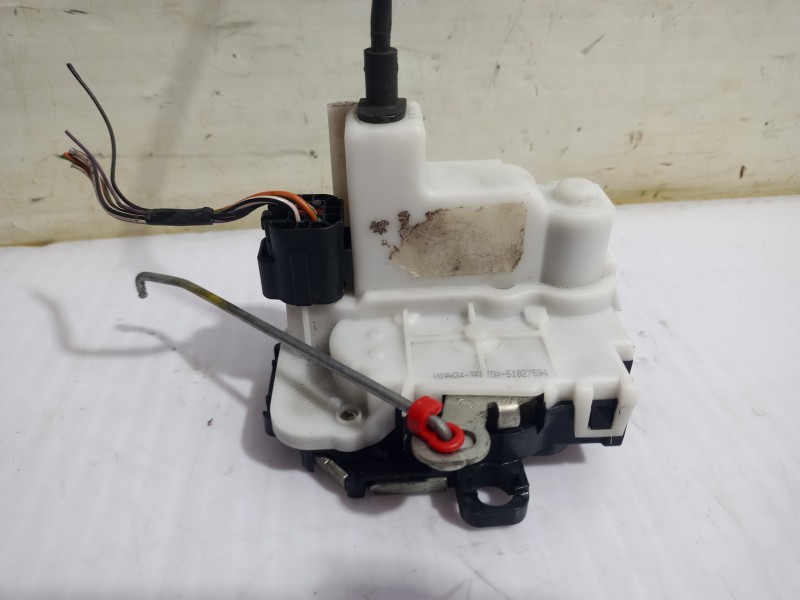 Recambio de cerradura puerta delantera derecha para fiat 500 cabrio (150) aniversario referencia OEM IAM 51827594  