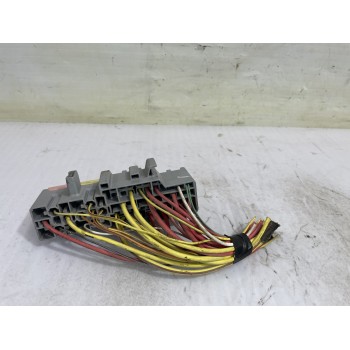 Recambio de caja reles / fusibles para renault scenic ii authentique referencia OEM IAM 8200338695  