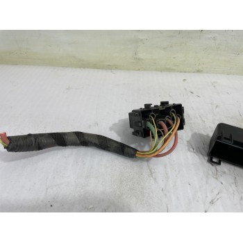 Recambio de caja reles / fusibles para renault scenic ii authentique referencia OEM IAM 8200222933  