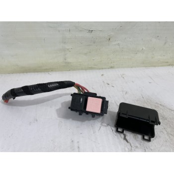 Recambio de caja reles / fusibles para renault scenic ii authentique referencia OEM IAM 8200222933  