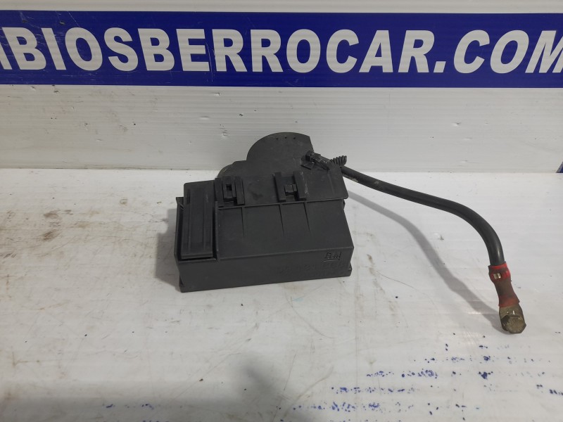Recambio de caja reles / fusibles para opel zafira a elegance referencia OEM IAM 09131668  