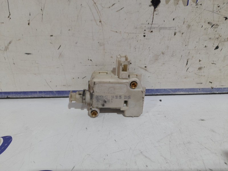 Recambio de motor cierre centralizado porton para volkswagen polo (9n3) 1.4 tdi referencia OEM IAM 86113112  