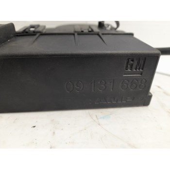Recambio de caja reles / fusibles para opel zafira a elegance referencia OEM IAM 09131668  