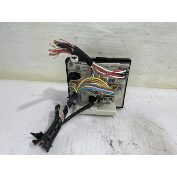 Recambio de caja reles / fusibles para renault scenic ii authentique referencia OEM IAM 8200481866  