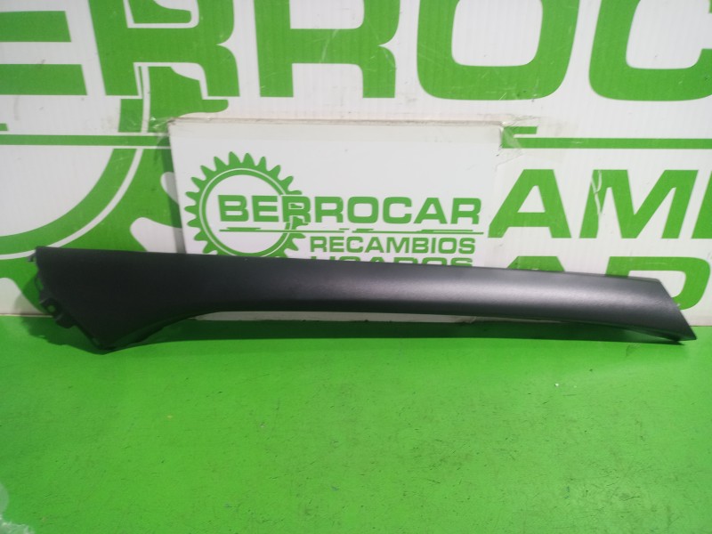 Recambio de moldura para iveco daily chasis referencia OEM IAM 5802032581  