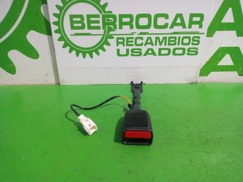 Recambio de enganche cinturon delantero derecho para citroën c4 berlina referencia OEM IAM 96748384  
