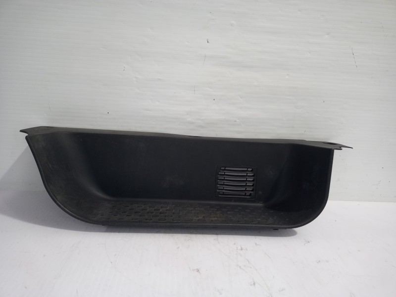 Recambio de reposapies para renault trafic furgón l1h1 2,7t referencia OEM IAM 93868844  