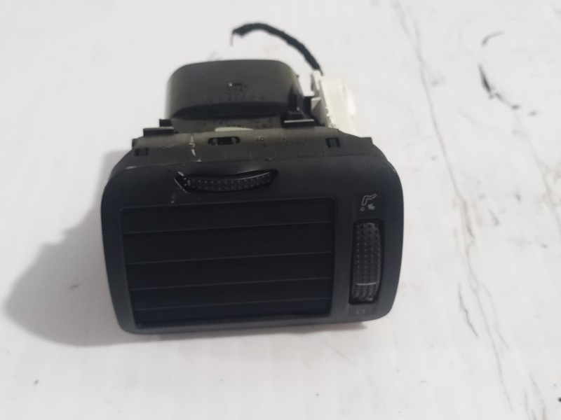 Recambio de rejilla aireadora para volkswagen passat berlina (3b3) advance referencia OEM IAM 3B0819704  