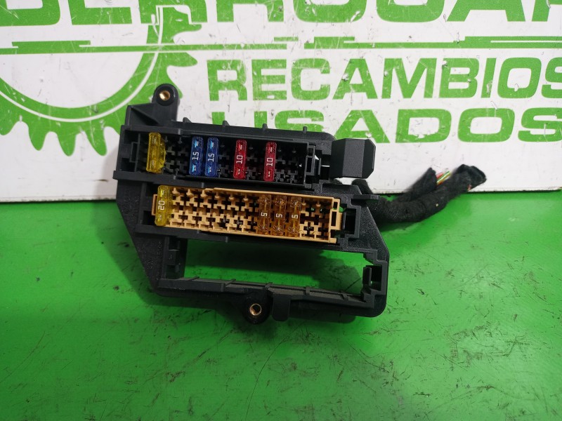 Recambio de caja reles / fusibles para audi a6 berlina (4f2) 2.4 referencia OEM IAM 4F1971845A  