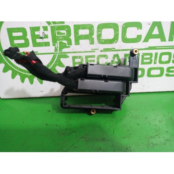 Recambio de caja reles / fusibles para audi a6 berlina (4f2) 2.4 referencia OEM IAM 4F1971845A  