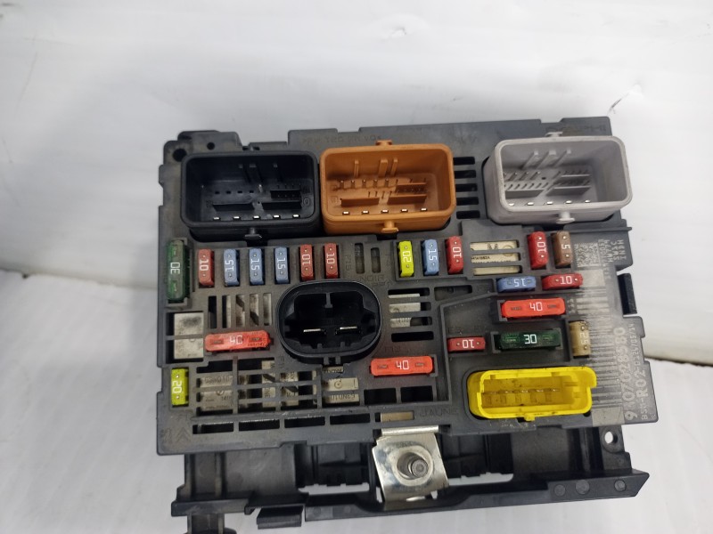 Recambio de caja reles / fusibles para peugeot 3008 style referencia OEM IAM 9807028580  