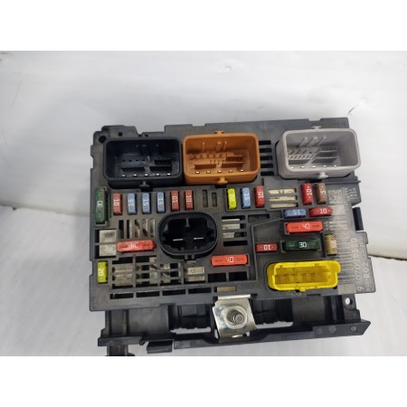 Recambio de caja reles / fusibles para peugeot 3008 style referencia OEM IAM 9807028580  