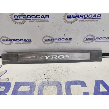 Recambio de moldura interior para ssangyong kyron 2.0 xdi referencia OEM IAM 7729009000  