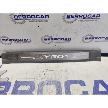 Recambio de moldura interior para ssangyong kyron 2.0 xdi referencia OEM IAM 7729009000  