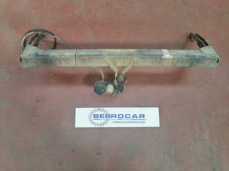 Recambio de enganche remolque para toyota rav 4 2.2 d-4d cat referencia OEM IAM 8111003670  