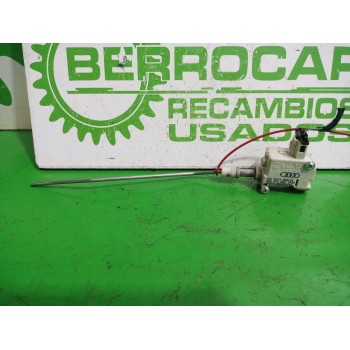 Recambio de motor tapa combustible para audi a6 berlina (4f2) 2.4 referencia OEM IAM 4F0862153A  
