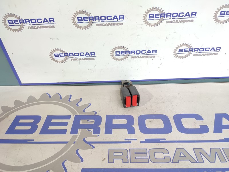 Recambio de anclaje cinturon para opel insignia berlina 2.0 16v cdti referencia OEM IAM 13267110  