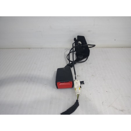 Recambio de enganche cinturon trasero izquierdo para peugeot 3008 style referencia OEM IAM 9681985480  