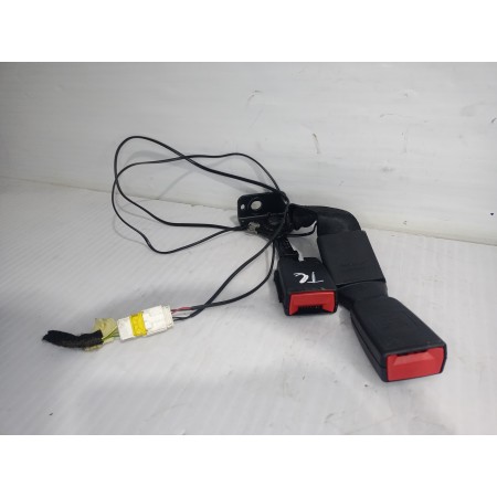 Recambio de enganche cinturon trasero central para peugeot 3008 style referencia OEM IAM 9681985380  