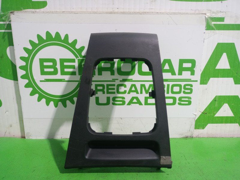 Recambio de moldura para opel zafira b cosmo referencia OEM IAM 13162583  
