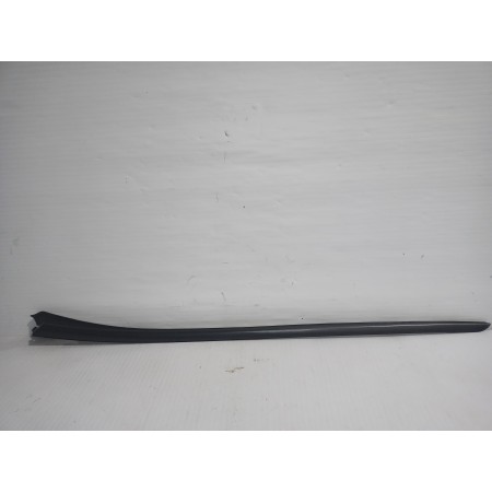 Recambio de moldura delantera derecha para peugeot 3008 style referencia OEM IAM 9682757880  