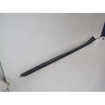 Recambio de moldura delantera derecha para peugeot 3008 style referencia OEM IAM 9682757880  