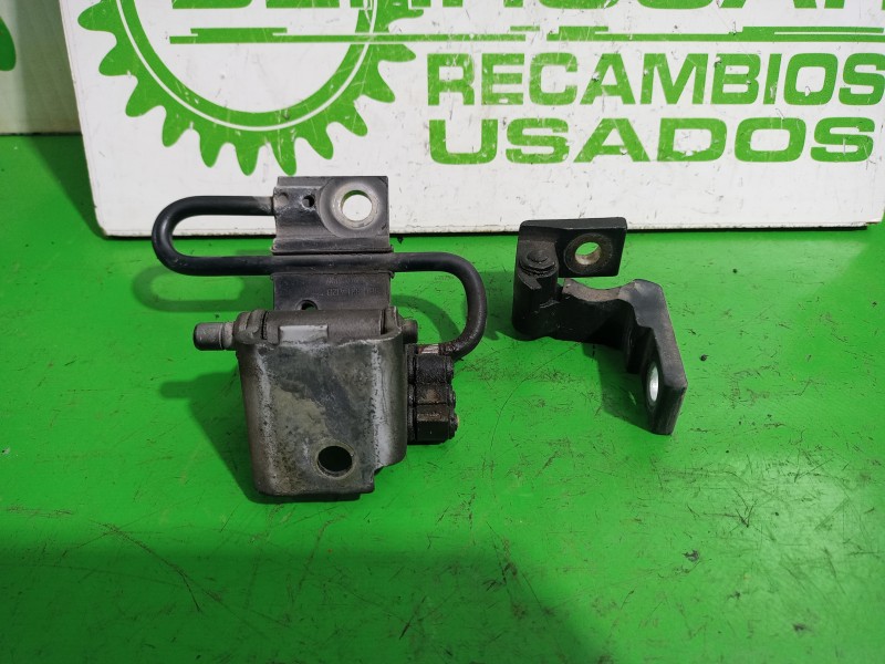 Recambio de bisagra puerta para audi a6 berlina (4f2) 2.4 referencia OEM IAM 8E0831412B  