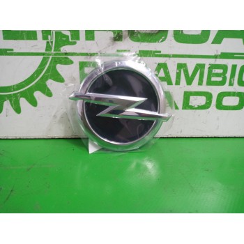 Recambio de emblema para opel mokka x referencia OEM IAM 96930051  