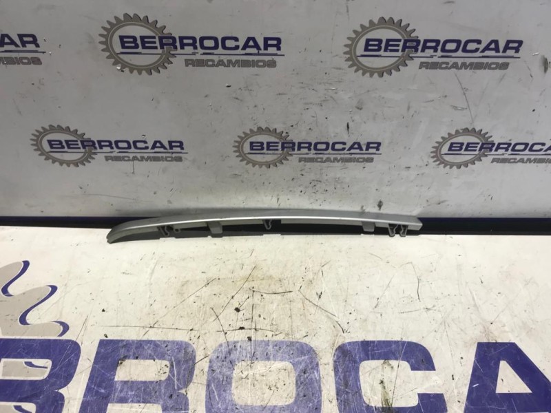 Recambio de moldura interior para ssangyong kyron 2.0 referencia OEM IAM 8310209150  