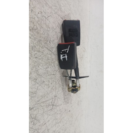 Recambio de enganche cinturon trasero izquierdo para audi a4 b6 (8e2) 1.9 tdi referencia OEM IAM 8E085773901C  