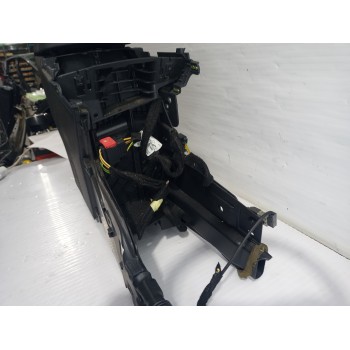 Recambio de consola central para peugeot 3008 style referencia OEM IAM 7591Q2  