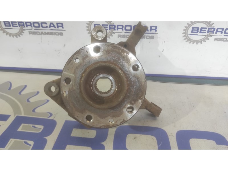 Recambio de mangueta delantera izquierda para dacia duster referencia OEM IAM 8200881914  