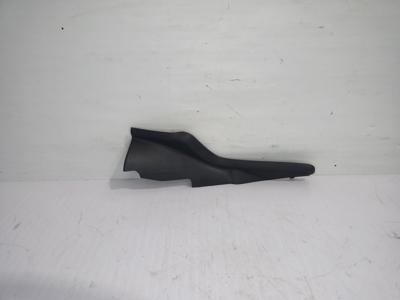 Recambio de moldura para renault kangoo expression referencia OEM IAM 8200439447  