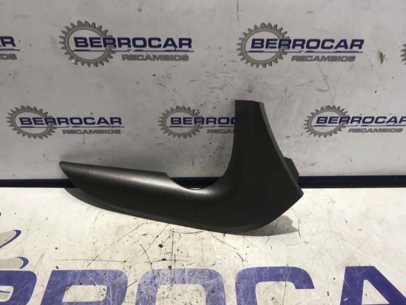 Recambio de moldura interior para toyota rav 4 2.2 d-4d cat referencia OEM IAM 5883442010  