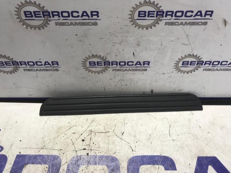 Recambio de moldura lateral para toyota rav 4 2.2 d-4d cat referencia OEM IAM 6791142030  