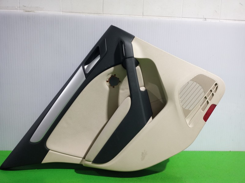 Recambio de guarnecido puerta trasera izquierda para volkswagen golf vi (5k1) advance referencia OEM IAM 5K6867211  