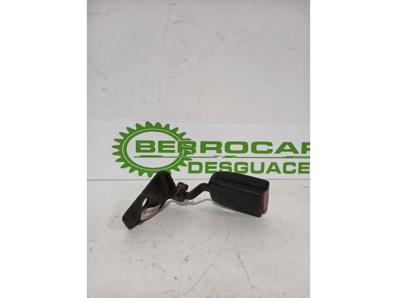 Recambio de enganche cinturon trasero derecho para peugeot 407 (6d_) 1.6 hdi 110 (6d9hzc, 6d9hyc) referencia OEM IAM 8974L5  