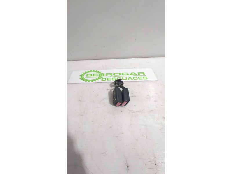 Recambio de enganche cinturon trasero izquierdo para peugeot 407 (6d_) 1.6 hdi 110 (6d9hzc, 6d9hyc) referencia OEM IAM 8974L6  