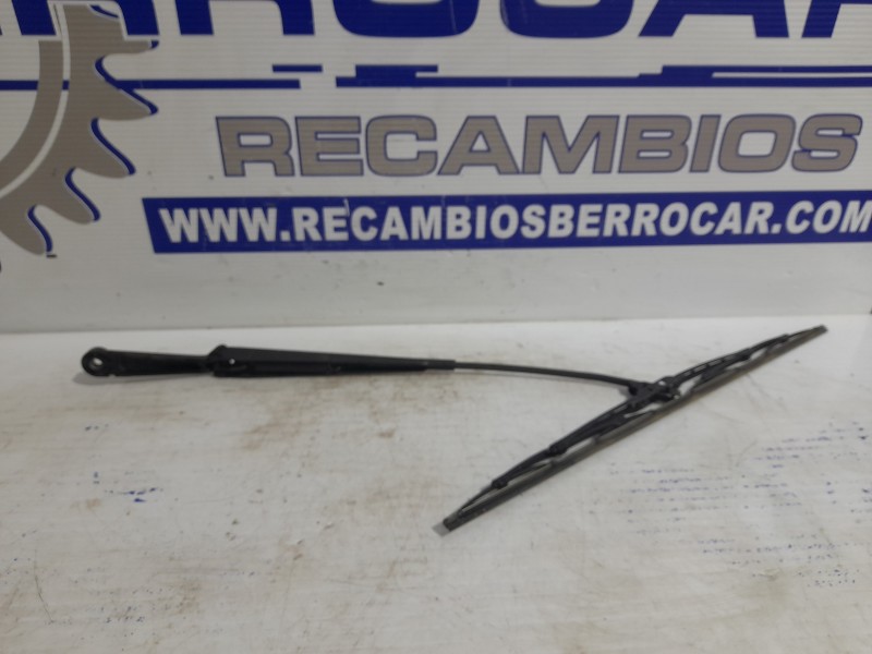 Recambio de brazo limpia delantero derecho para opel zafira a elegance referencia OEM IAM 90582558  