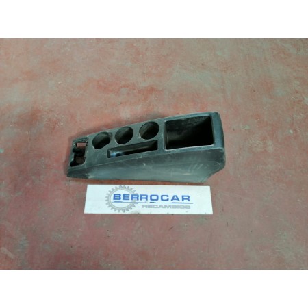 Recambio de consola central para toyota corolla verso (r1) 2.2 d-cat referencia OEM IAM 589110F010  