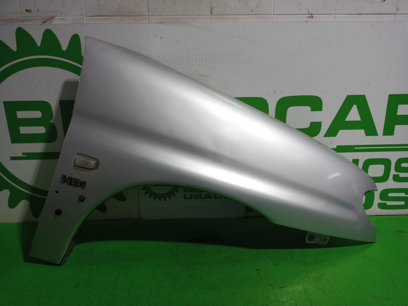 Recambio de aleta delantera derecha para peugeot partner (s1) 2.0 hdi cat referencia OEM IAM 7841K0  