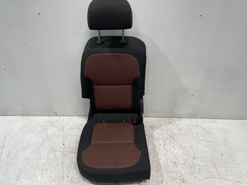 Recambio de asientos trasero derecho para skoda yeti active referencia OEM IAM 5L6885032  