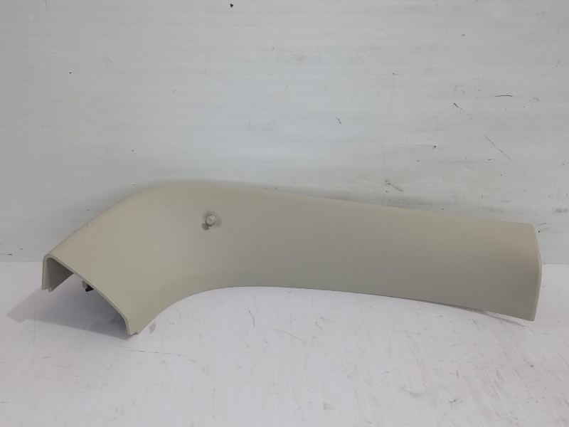 Recambio de moldura para lynk & co 01 hev referencia OEM IAM 8890327333  